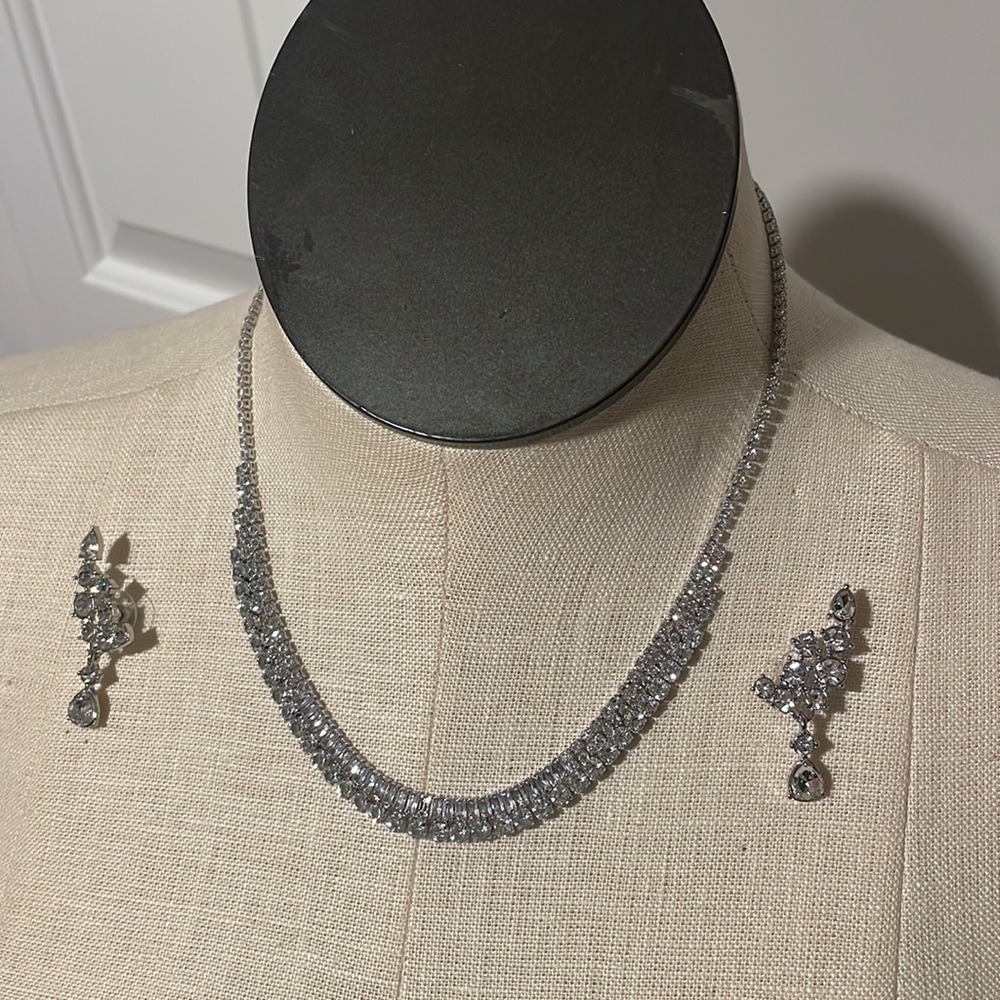 Cubic Zirconia Jewelry Set silvertone necklace earrings coordinating set new